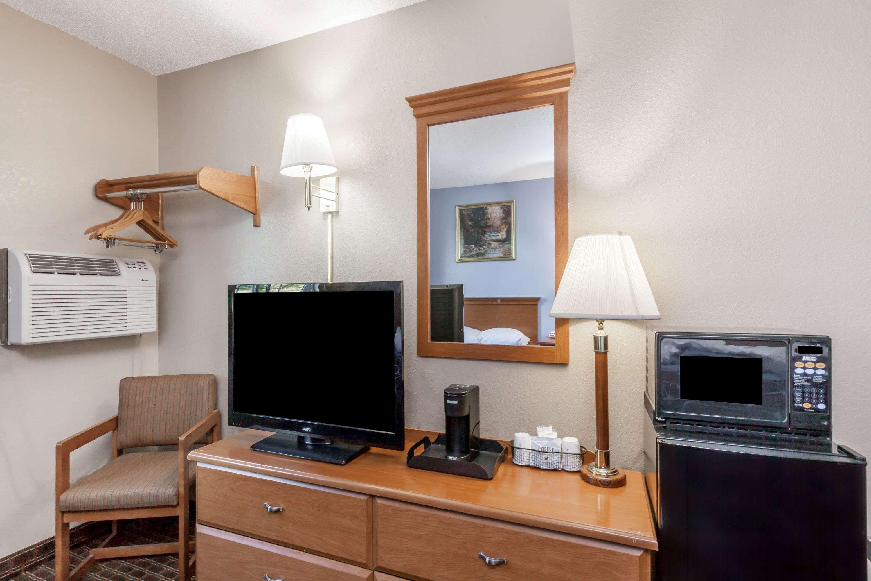 Super 8 By Wyndham Johnstown/Gloversville מראה חיצוני תמונה